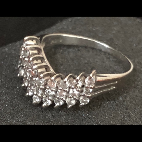 Platinum diamond ring - Picture 2 of 5